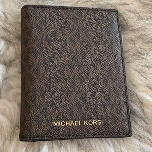 NEW Michael Kors Travel  passport case & wallet and card Card Holder